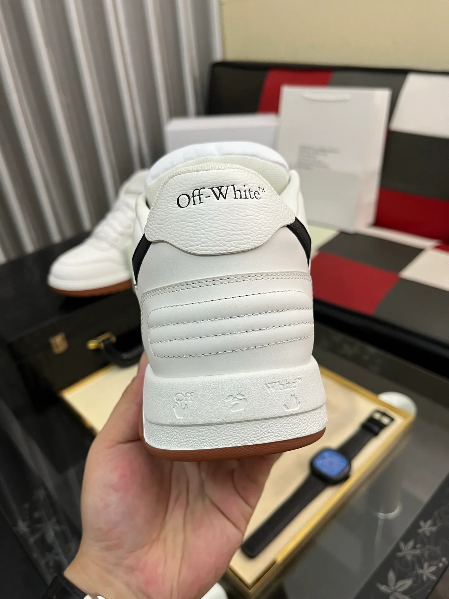 Men's shoes 💰600⌚️⌚️ OFF-White C/O VirGil Abloh fashionable and versatile casual shoes. Exclusive first release of the new model. Made of environmentally friendly cowhide leather and mesh fabric upper material. The insole is embedded with foam cushioning EVA material. The correct midsole is equipped with EVA lightweight cushioning. External tooth nail rubber outsole. The correct accessories can be customized simultaneously. Women's model: 35-40 Men's model: 39-45